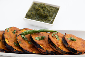 Bengali Eggplant Pakoda Called Begun Bhaja, Baingan Tawa Fry Prepared From Slices Of Brinjal Marinated With Gram Chickpea Flour, Hot Spices Garam Masala. Enjoyed On Holi, Navaratra, Durga Puja, Diwali