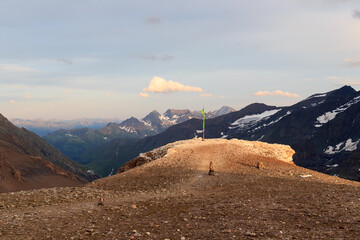 Naklejka premium Mountain panorama view with flag seen from Großer Burgstall in Glockner Group, Austria
