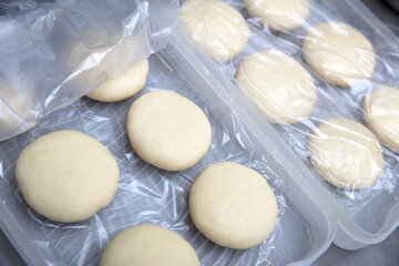 Get the sugar cake ready for frying