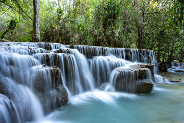 Fototapeta premium Cascades de Kuang Si près de Luang Prabang , Laos