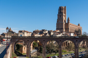 Fototapeta na wymiar Pont sur le Tarn et cathédrale d'Albi