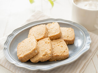 カフェオレと手作りのカシューナッツクッキー