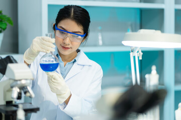 women working in the laboratory