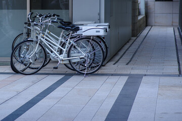 Fototapeta na wymiar 東京の赤坂9丁目で見える自転車
