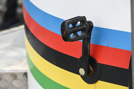 velo cyclisme pedale arc en ciel champion du monde UCI