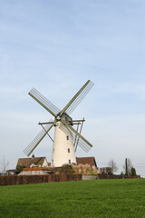 Fototapeta na wymiar Belgique Belgie Flandres Flanders Lovendegem moulin molen Gent Ghent moulin a vent