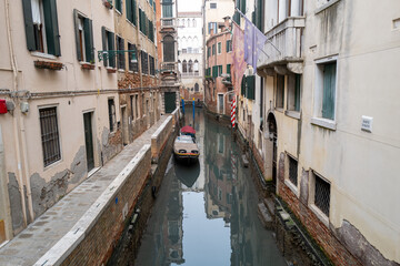 Fototapeta na wymiar Venice during low water, Carnival 2023.