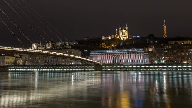 Hyperlapse quais de Sa&ocirc;ne &agrave; Lyon - Palais de justice, colline de Fourvi&egrave;re