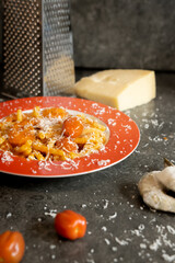 pasta pomodoro con scampi