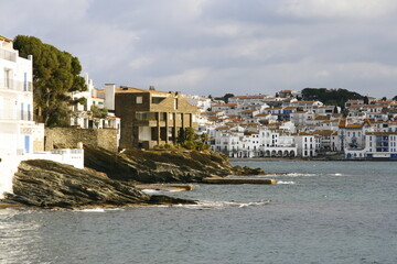 Cadaqués, village de pêcheurs, dans la région de Catalogne,  près du cap Creus, le point le...