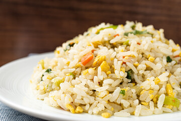 Egg fried rice made by stir-frying eggs, rice and vegetables
