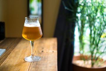 ビールグラスにクラフトビール