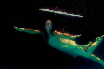 Obraz na płótnie Canvas Model underwater with flute floating