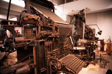 Antiche tecniche di stampa: la bellezza della linotipia