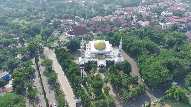 4K footage aerial view of the Baitul Faidzin Grand Mosque at noon in the middle of the central government administration.