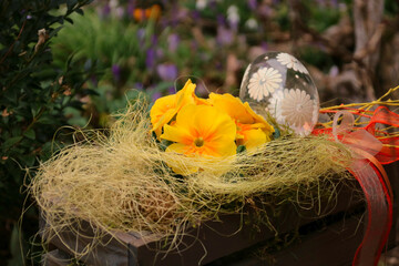 osterdeko auf der terasse