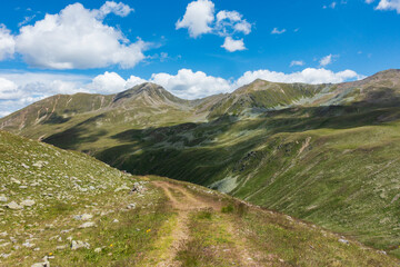 Fototapeta na wymiar Wonderful view of the mountainworld on the italia-swiss borderline near Sesvenna