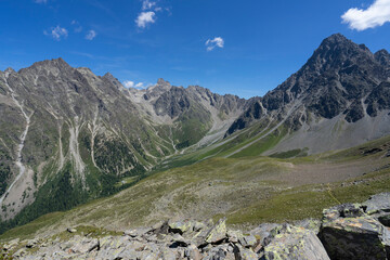 Fototapeta na wymiar Wonderful view of the alpine mountains of the tyrolean alps