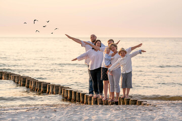 glückliche Familie am Strand