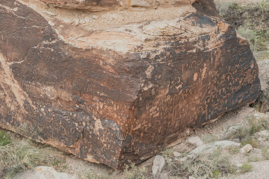 "Newspaper Rock" with old Native drawings in Petrified Forest and Painted Desert National Park in Arizona