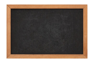 Kleine alte schwarze leere Kreidetafel mit braunem Holzrahmen und freier Fläche als Textfreiraum freigestellt mit transparentem Hintergrund, Draufsicht