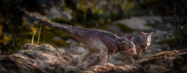 dinosaurio Carnotauro en la naturaleza