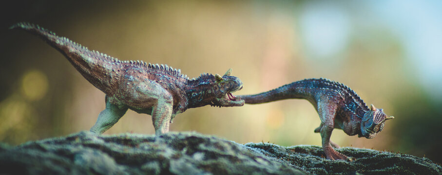 dinosaurio Carnotauro en la naturaleza
