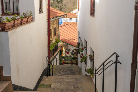 Calle del puerto viejo de Algorta en el municipio de Getxo