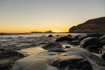 Camara de fotos captando una increible y bonita fotografia de paisaje en un paraje natural de la...