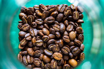 瓶詰めしたコーヒー豆