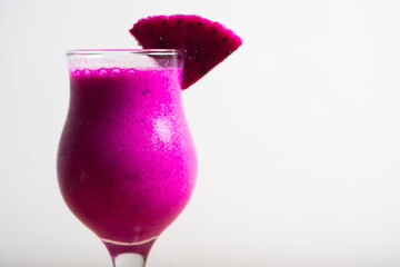 Dragonfruit smoothie served with a slice of dragonfruit