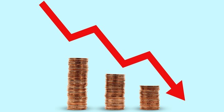 Profit Or Earning Depreciation Graph. Arrow Symbolizes A Fall In Money Coins Or Value, Revenue, Economic Downfall Graph, Decrease In Coin Stack, And Financial Market Crash. 3D Illustration.