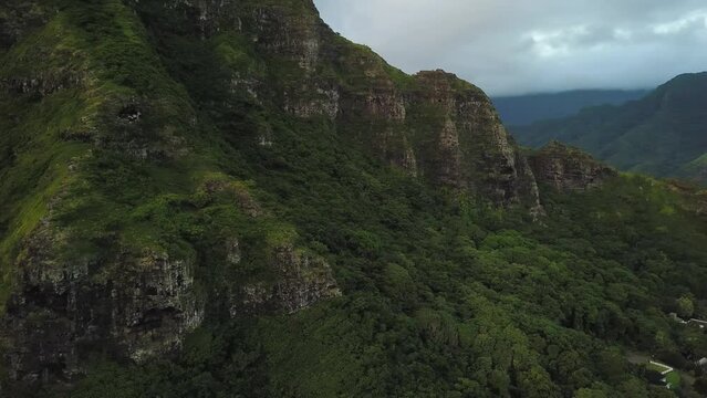 aerial view over crouching lion hike and kaaawa hawaii - AERIAL TRUCKING PAN