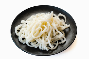 茹でた米粉麺　うどん風