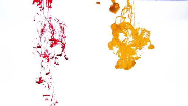 インクドロップ　水に落ちる赤と黄色のインク　白背景　Ink drop Red and yellow ink falling into water White background