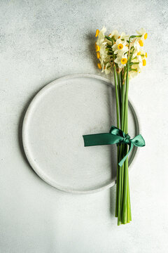Spring table setting with daffodils