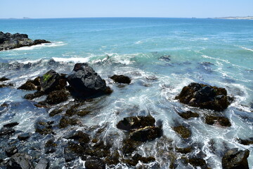 Fototapeta na wymiar rough sea on rocky pacific coast line chile South America
