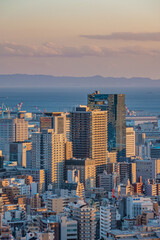 夕暮れ時の港町