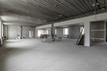 Spacious empty rooms floor after filling out the work on the wall and ceiling