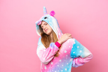 Obraz na płótnie Canvas Teenager Russian girl with unicorn pajamas isolated on pink background suffering from pain in shoulder for having made an effort
