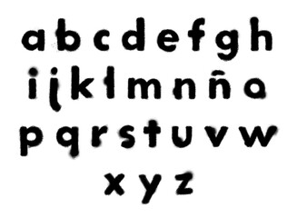 Fuente realizada con pintura en spray negra. Alfabeto de letras minúsculas, tipografía graffiti  sobre fondo transparente. Recurso tipográfico creativo tipo graffiti para póster, banner, flyer, etc.