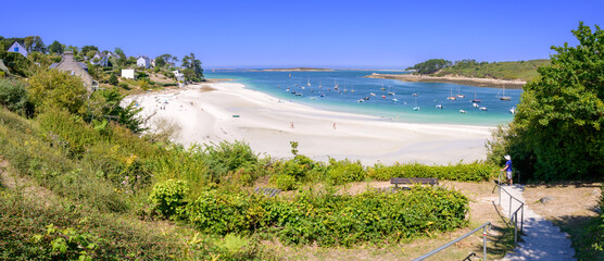 Photo panoramique de la Plage de Béniguet à côté de l'Aber Benoît à marée basse durant une...