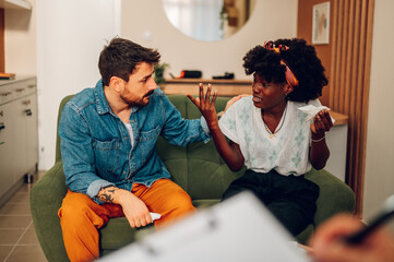 Obraz premium Diverse couple on a therapy session in a psychologist office