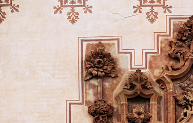 Decoración floral en la fachada