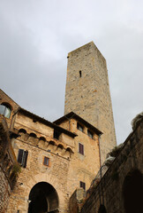 Fototapeta na wymiar Ancient tower and medieval houses of the village of San Gimignano in Italy near Siena