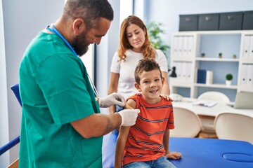 Obraz premium Family vaccinating child having medical consultation at clinic
