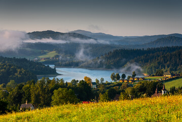 Wschód słońca nad Jeziorem Solińskim obserwowany na Polańczyka, Bieszczady / Sunrise over Lake Solina observed in Polanczyk, Bieszczady Mountains  © LukaszB
