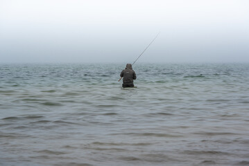 Anglers catching garfish in the Baltic Sea / Wędkarze łowiący rybę Belona w Morzu Bałtyckim