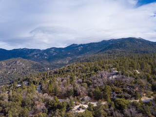 Fototapeta na wymiar Views while hiking in the beautiful and scenic mountain town of Idyllwild, California.