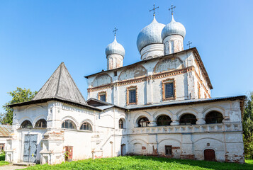 Fototapeta na wymiar Znamensky Cathedral in Veliky Novgorod, Russia